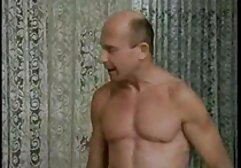 Mái tóc đỏ tuân theo bạo lực trị của phim xé nhat ban người đàn ông.